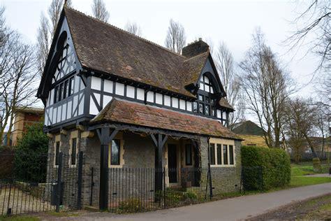 tudor cottage architecture