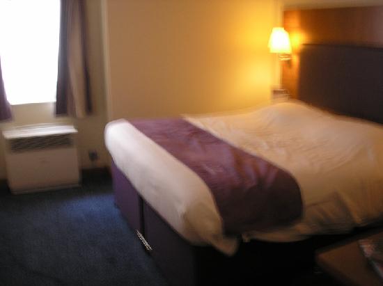 bedroom-blurry.jpg