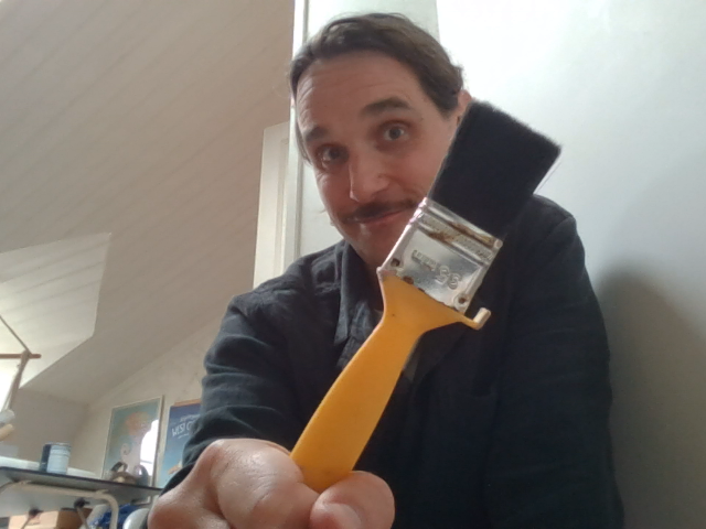 flat_paintbrush_yellow_handle_black_bristles.png