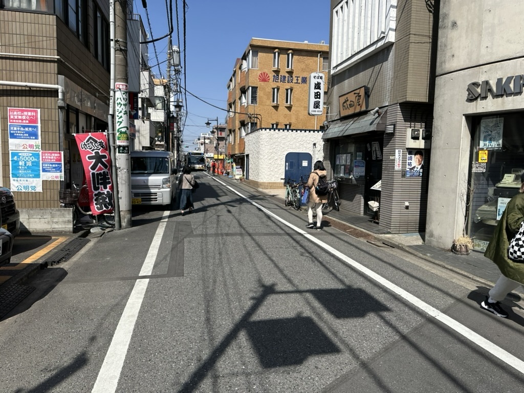 japan_narrow_road.jpeg